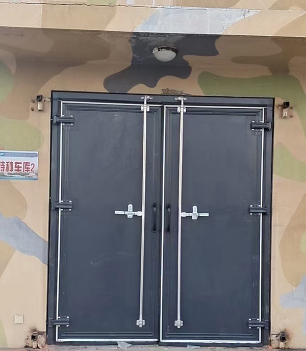 天山工业平开门