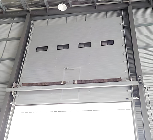 天山工业滑升门