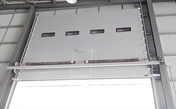 天山工业滑升门