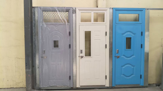 天山学校教室门