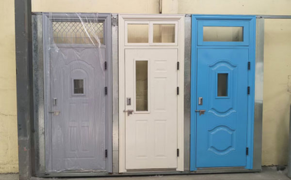 天山学校教室门