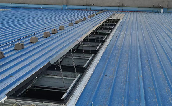 某城市大型商业综合体中庭天山排烟窗工程 某城市大型商业综合体中庭天山排烟窗工程