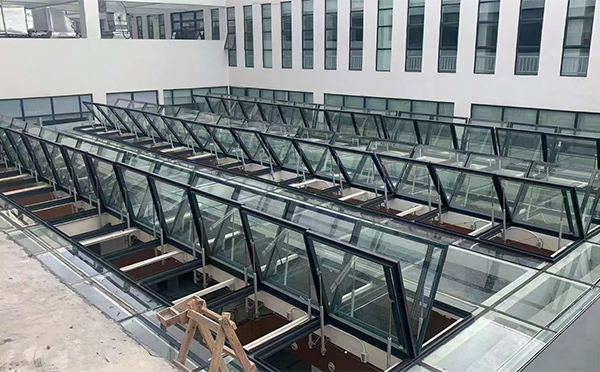 百安科技有限公司近期天山排烟窗项目案例分享 百安科技有限公司近期天山排烟窗项目案例分享