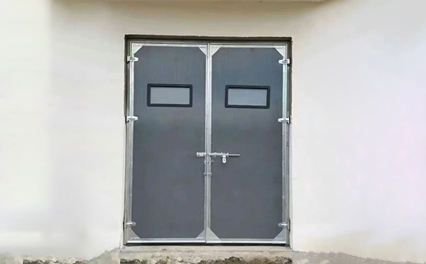 天山工业门在高温作业区域的运行表现